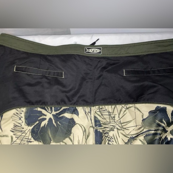 AFTCO Blue Water Size 42 Men’s Fishing Swim Trunks Shorts Beige Black Floral - Picture 9 of 12
